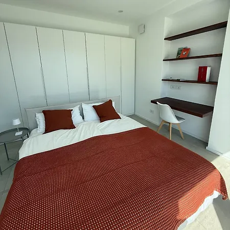 Roccia Apartman *