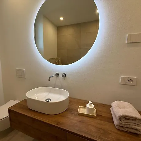 Roccia Apartman *